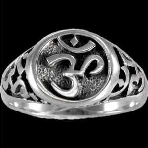 NWOT Sanskrit Aum Ohm Om Ring For Women For Men Oxidized 925 Sterling Silver